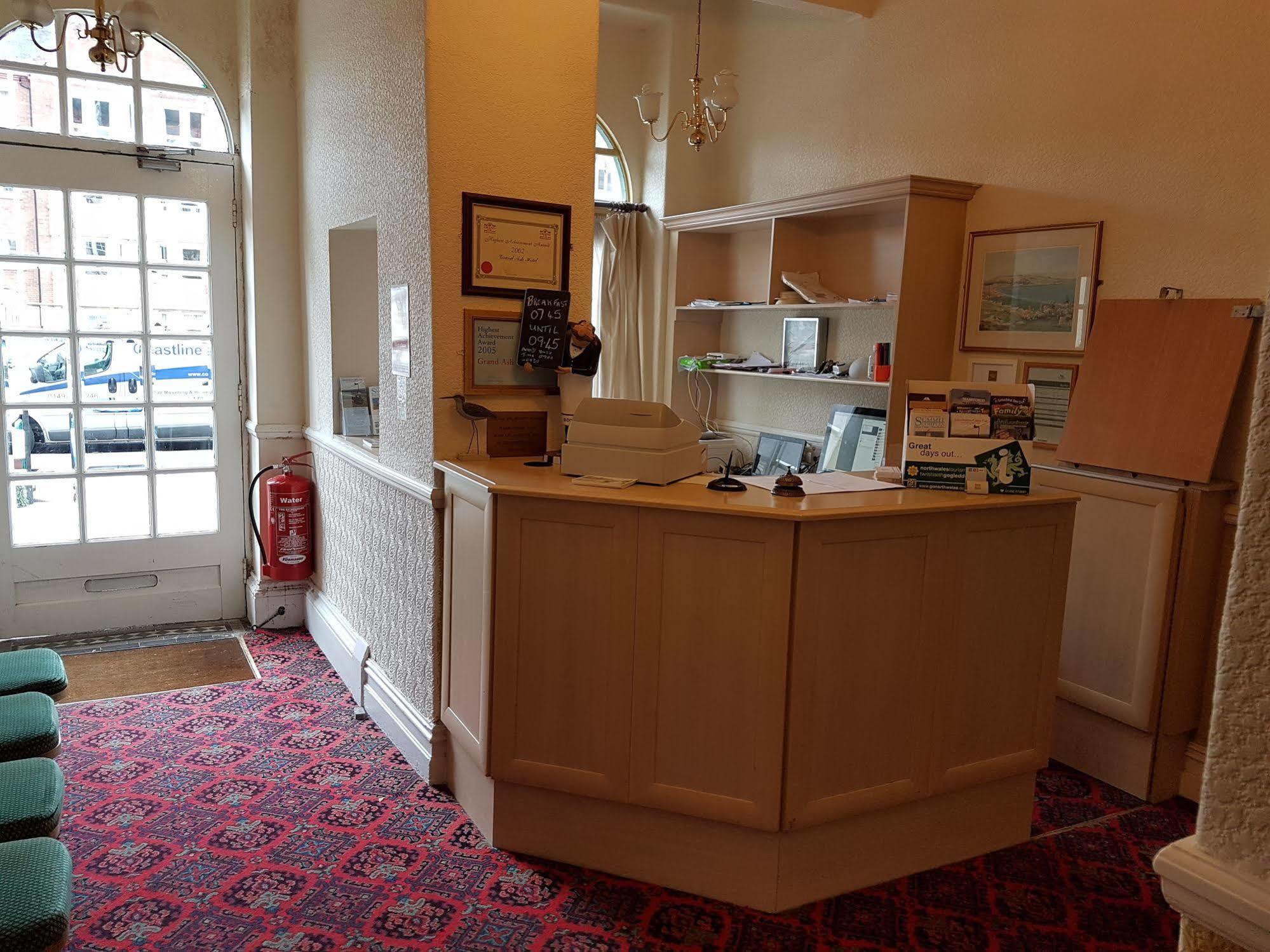Grand Ash Hotel Llandudno Buitenkant foto